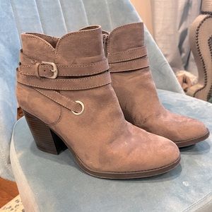 Style & Co taupe suede booties Size: 9.5